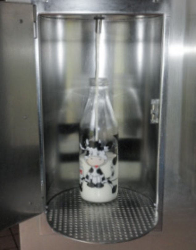 Milchautomat-Frankenberg-Frische-Milch-direkt-bei-uns-zapfen